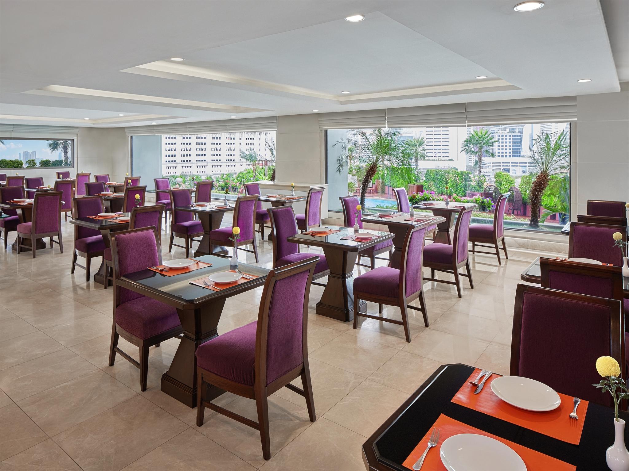 Centre Point Plus Hotel Silom - Newly Renovated Bangkok Exterior photo