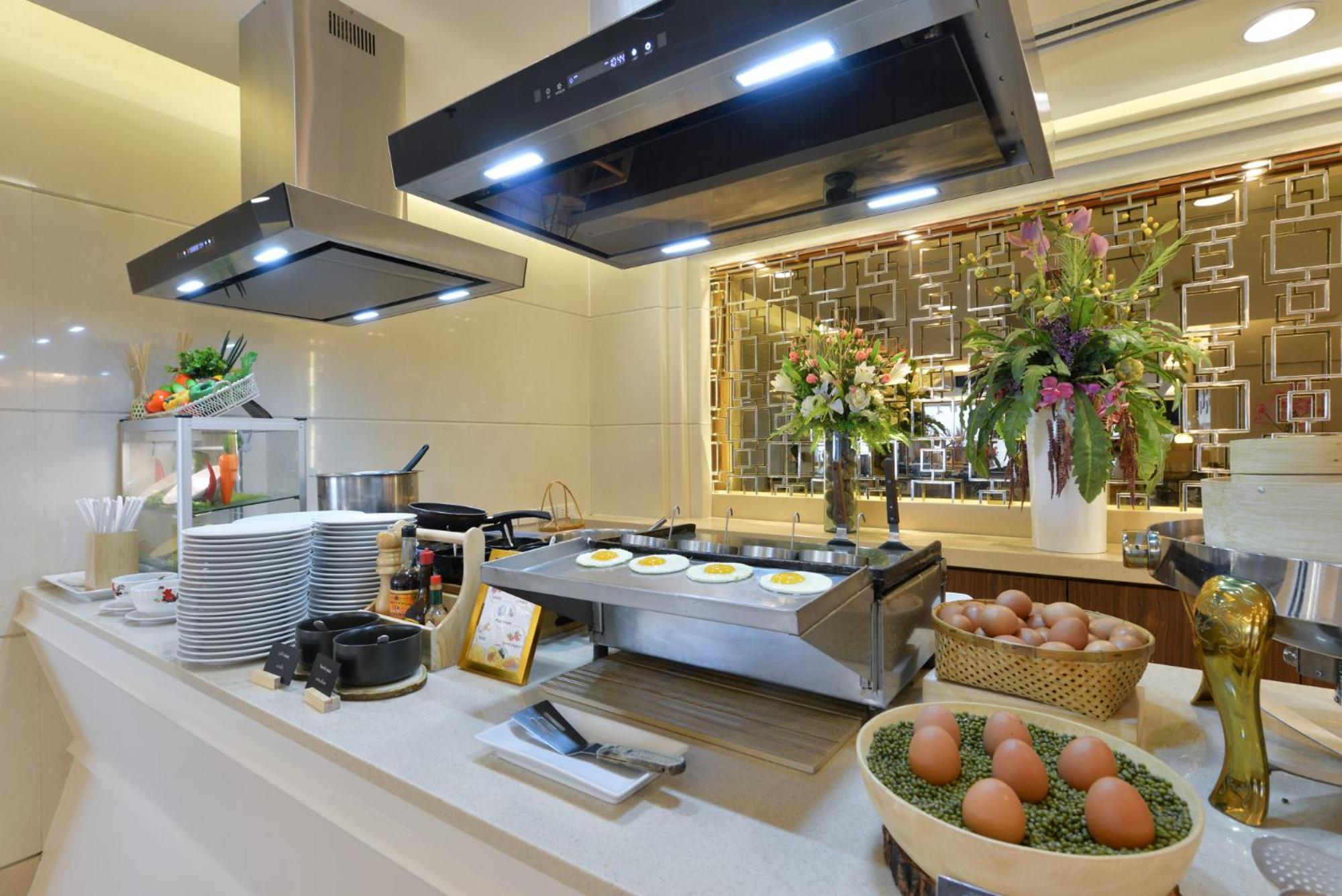Centre Point Plus Hotel Silom - Newly Renovated Bangkok Exterior photo